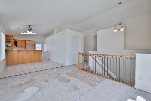 406 Kodiak Boulevard North, Lethbridge, AB - Indoor Photo Showing Other Room