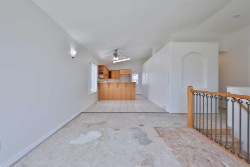 406 Kodiak Boulevard North, Lethbridge, AB - Indoor Photo Showing Other Room