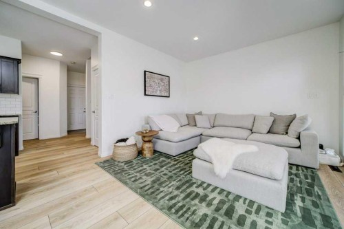 286 Twinriver Road West, Lethbridge, AB - Indoor Photo Showing Living Room