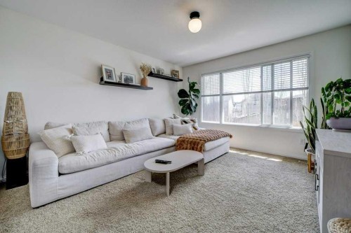 286 Twinriver Road West, Lethbridge, AB - Indoor Photo Showing Living Room