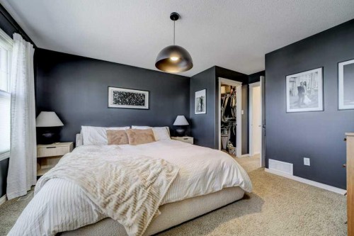 286 Twinriver Road West, Lethbridge, AB - Indoor Photo Showing Bedroom