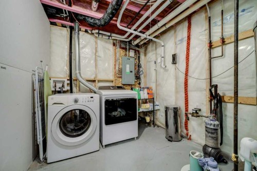 286 Twinriver Road West, Lethbridge, AB - Indoor Photo Showing Laundry Room