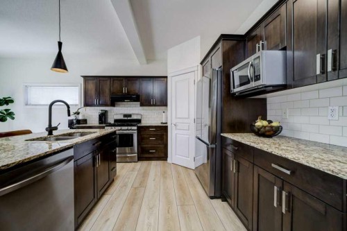 286 Twinriver Road West, Lethbridge, AB - Indoor Photo Showing Kitchen With Stainless Steel Kitchen With Double Sink With Upgraded Kitchen