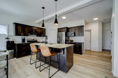 286 Twinriver Road West, Lethbridge, AB - Indoor Photo Showing Kitchen With Stainless Steel Kitchen With Upgraded Kitchen