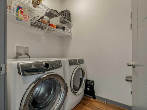 350 Uplands Boulevard North, Lethbridge, AB - Indoor Photo Showing Laundry Room