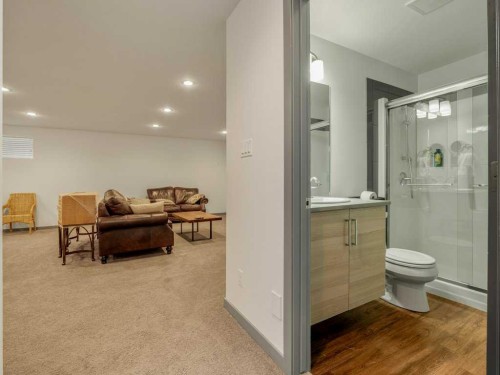 350 Uplands Boulevard North, Lethbridge, AB - Indoor Photo Showing Bathroom