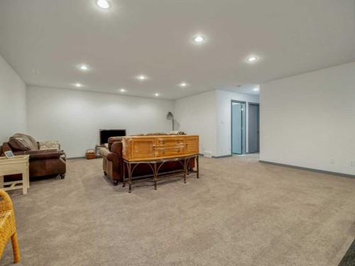 350 Uplands Boulevard North, Lethbridge, AB - Indoor