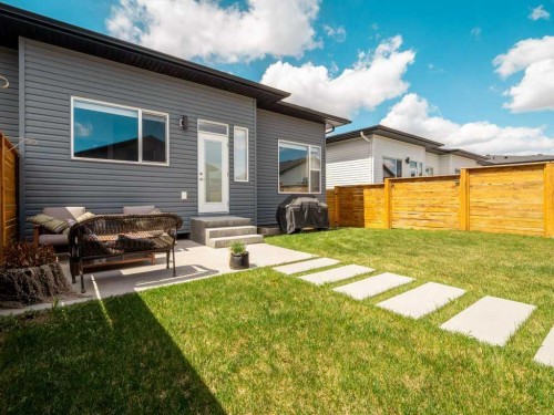 350 Uplands Boulevard North, Lethbridge, AB - Outdoor