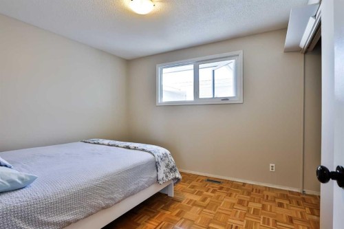 99 Lemoyne Crescent West, Lethbridge, AB - Indoor Photo Showing Bedroom