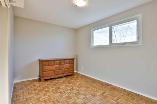 99 Lemoyne Crescent West, Lethbridge, AB - Indoor Photo Showing Other Room