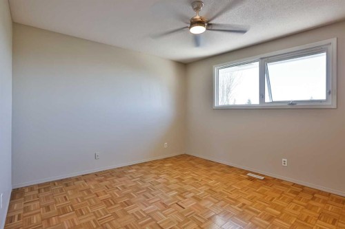 99 Lemoyne Crescent West, Lethbridge, AB - Indoor Photo Showing Other Room