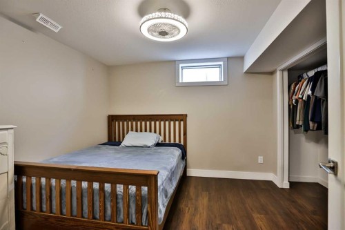 99 Lemoyne Crescent West, Lethbridge, AB - Indoor Photo Showing Bedroom