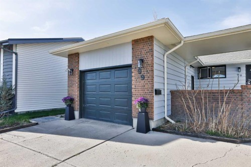 99 Lemoyne Crescent West, Lethbridge, AB - Outdoor