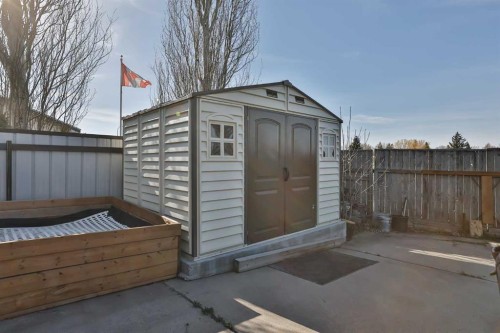 99 Lemoyne Crescent West, Lethbridge, AB - Outdoor With Exterior