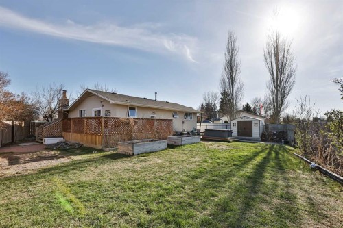 99 Lemoyne Crescent West, Lethbridge, AB - Outdoor