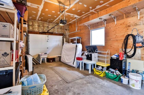 99 Lemoyne Crescent West, Lethbridge, AB - Indoor Photo Showing Garage