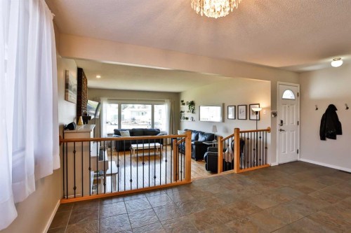 99 Lemoyne Crescent West, Lethbridge, AB - Indoor Photo Showing Other Room