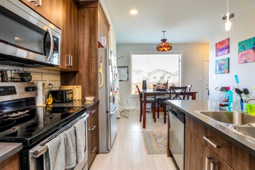 867 Coalbrook Close West, Lethbridge, AB - Indoor Photo Showing Kitchen