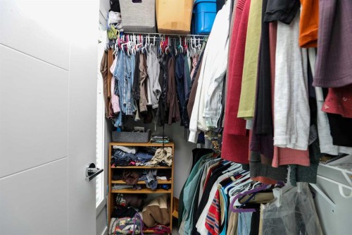 867 Coalbrook Close West, Lethbridge, AB - Indoor With Storage