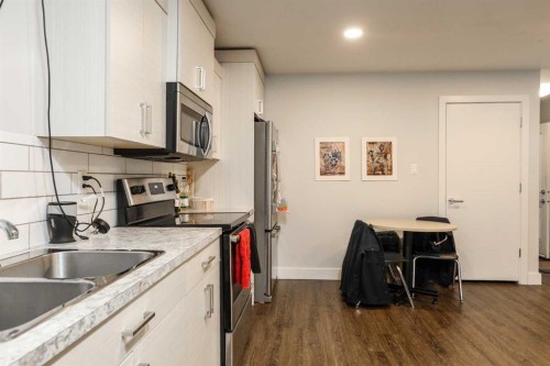 867 Coalbrook Close West, Lethbridge, AB - Indoor Photo Showing Kitchen With Double Sink