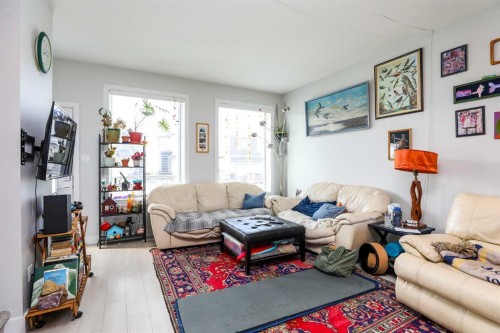 867 Coalbrook Close West, Lethbridge, AB - Indoor Photo Showing Living Room