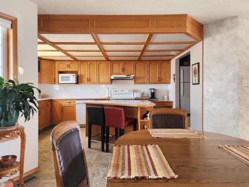 5307 2A St. East, Claresholm, AB - Indoor Photo Showing Kitchen