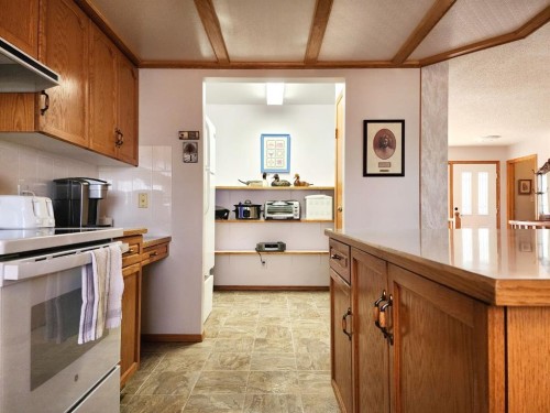 5307 2A St. East, Claresholm, AB - Indoor Photo Showing Kitchen