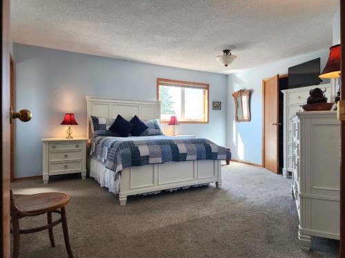5307 2A St. East, Claresholm, AB - Indoor Photo Showing Bedroom