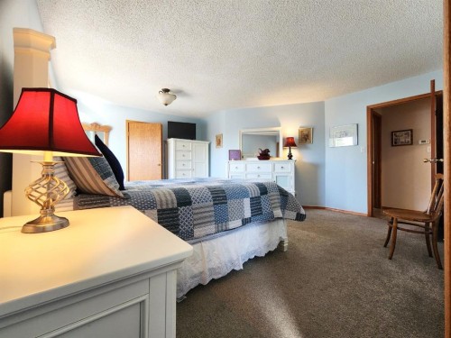 5307 2A St. East, Claresholm, AB - Indoor Photo Showing Living Room