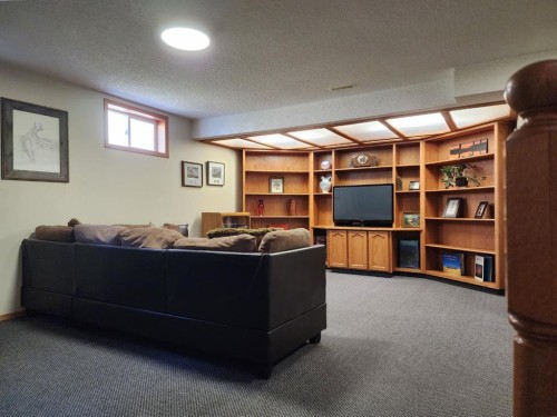 5307 2A St. East, Claresholm, AB - Indoor