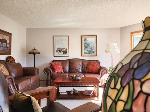 5307 2A St. East, Claresholm, AB - Indoor Photo Showing Living Room