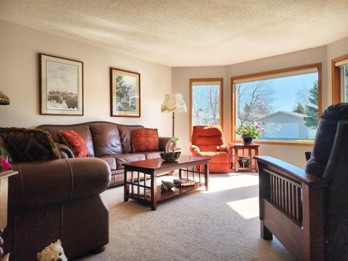 5307 2A St. East, Claresholm, AB - Indoor Photo Showing Living Room