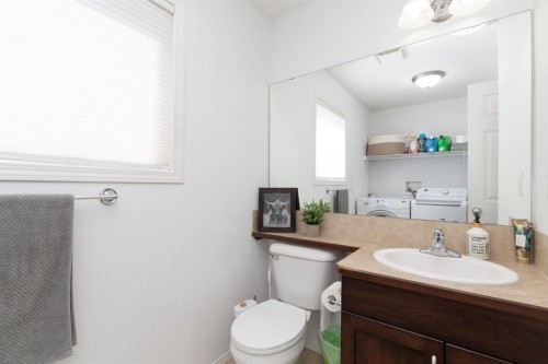 1917 Parkside Point, Coaldale, AB - Indoor Photo Showing Bathroom