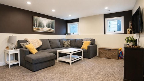 10 Cayuga Place West, Lethbridge, AB - Indoor Photo Showing Other Room