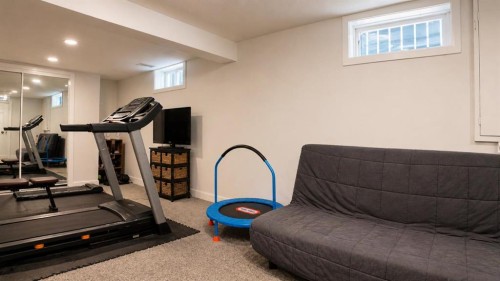 10 Cayuga Place West, Lethbridge, AB - Indoor Photo Showing Gym Room