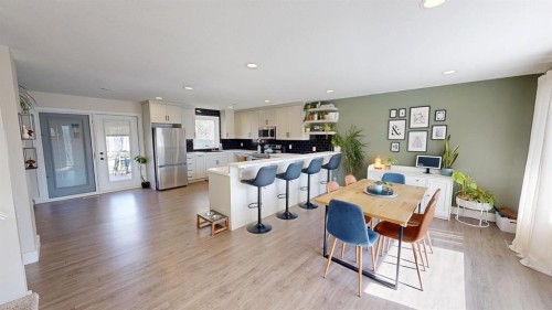 10 Cayuga Place West, Lethbridge, AB - Indoor Photo Showing Dining Room