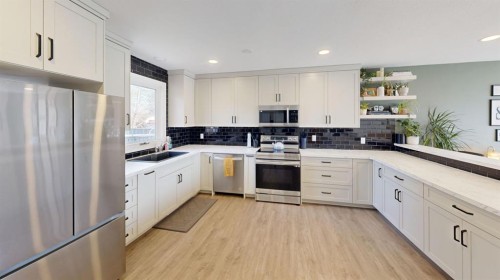 10 Cayuga Place West, Lethbridge, AB - Indoor Photo Showing Kitchen