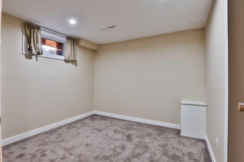 155E 100N, Raymond, AB - Indoor Photo Showing Other Room
