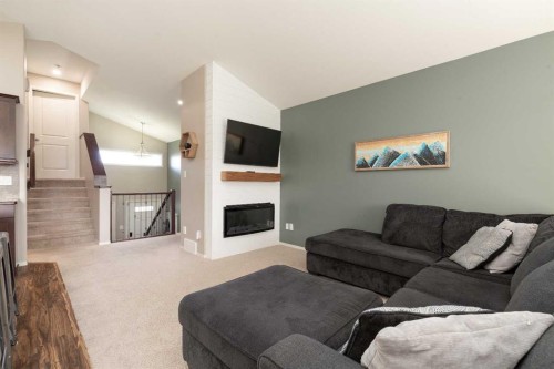 719 Silkstone Close West, Lethbridge, AB - Indoor Photo Showing Living Room With Fireplace