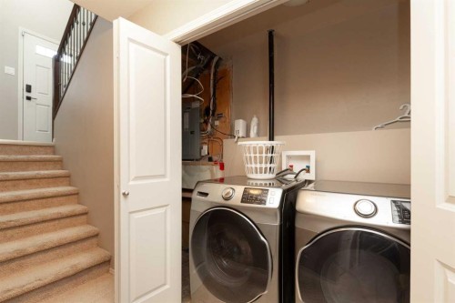 719 Silkstone Close West, Lethbridge, AB - Indoor Photo Showing Laundry Room