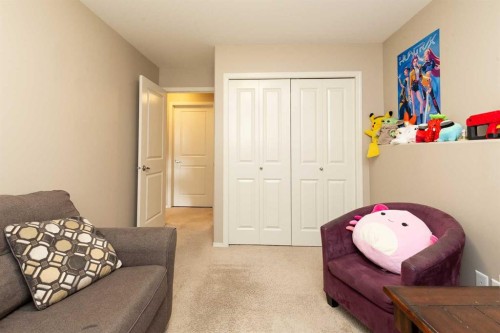719 Silkstone Close West, Lethbridge, AB - Indoor Photo Showing Bedroom
