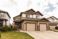 719 Silkstone Close WESTLethbridge, AB T1J 4B9
