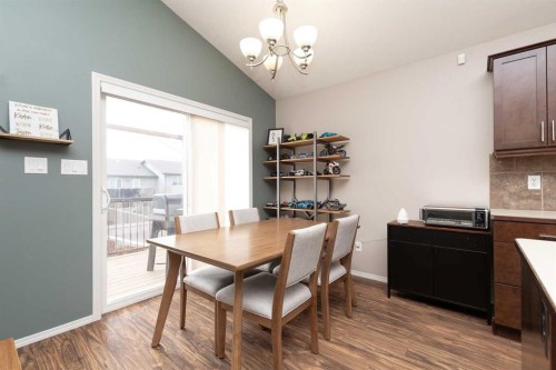719 Silkstone Close West, Lethbridge, AB - Indoor Photo Showing Dining Room
