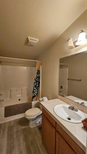 503 5 Avenue, Warner, AB - Indoor Photo Showing Bathroom