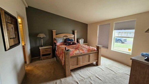 503 5 Avenue, Warner, AB - Indoor Photo Showing Bedroom