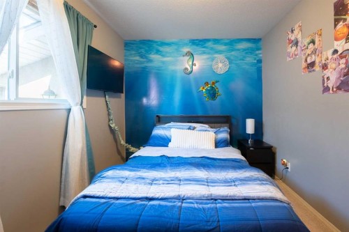152 Mt Rundle Road West, Lethbridge, AB - Indoor Photo Showing Bedroom