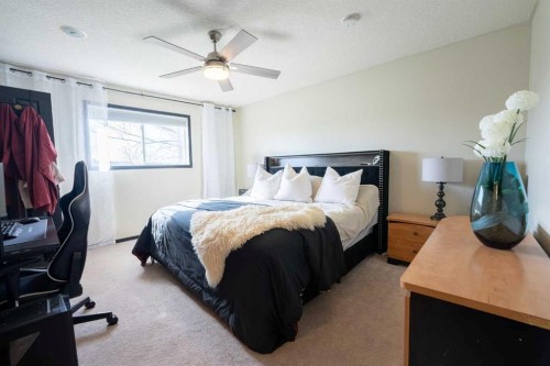 152 Mt Rundle Road West, Lethbridge, AB - Indoor Photo Showing Bedroom