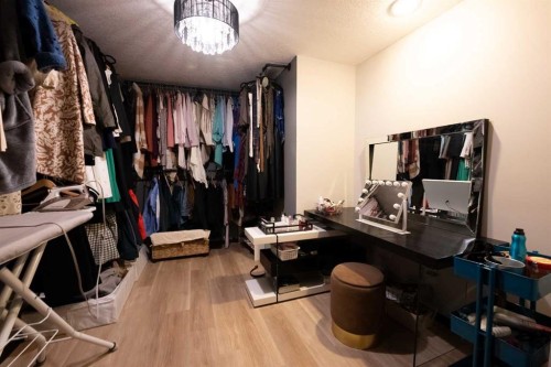 152 Mt Rundle Road West, Lethbridge, AB - Indoor Photo Showing Other Room