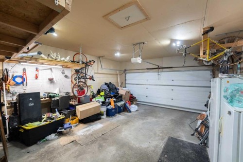 152 Mt Rundle Road West, Lethbridge, AB - Indoor Photo Showing Garage