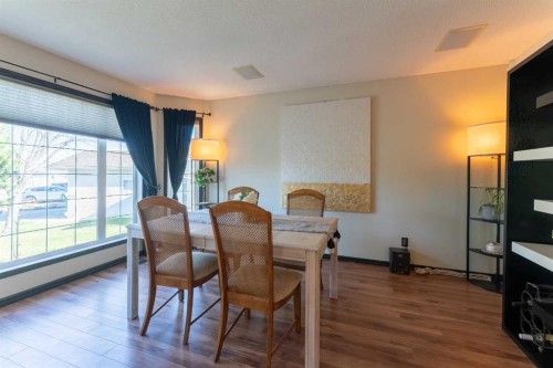 152 Mt Rundle Road West, Lethbridge, AB - Indoor Photo Showing Dining Room